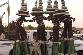 Dans la cour du siège
